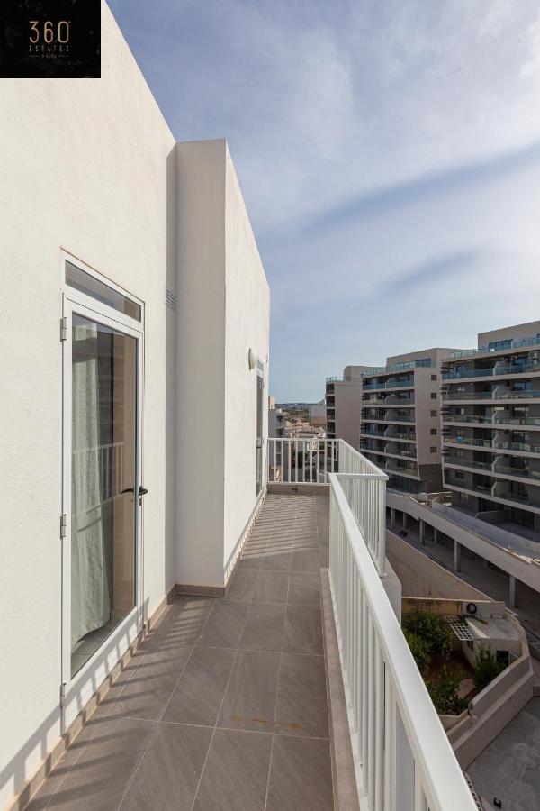 High Floor Seafront Penthouse, Opp Beach & Wifi Ac By 360 Estates Apartment St. Paul's Bay Exterior photo