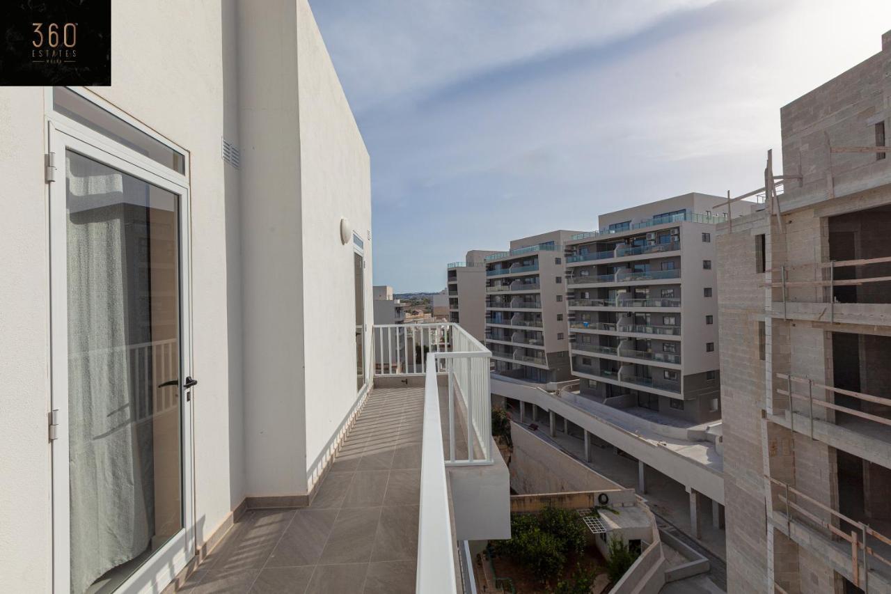 High Floor Seafront Penthouse, Opp Beach & Wifi Ac By 360 Estates Apartment St. Paul's Bay Exterior photo