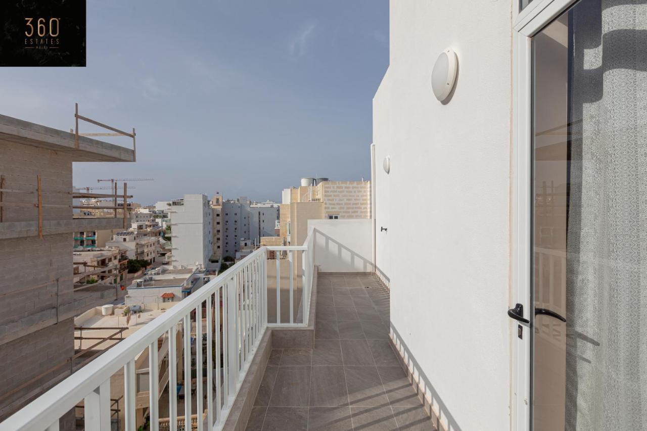 High Floor Seafront Penthouse, Opp Beach & Wifi Ac By 360 Estates Apartment St. Paul's Bay Exterior photo